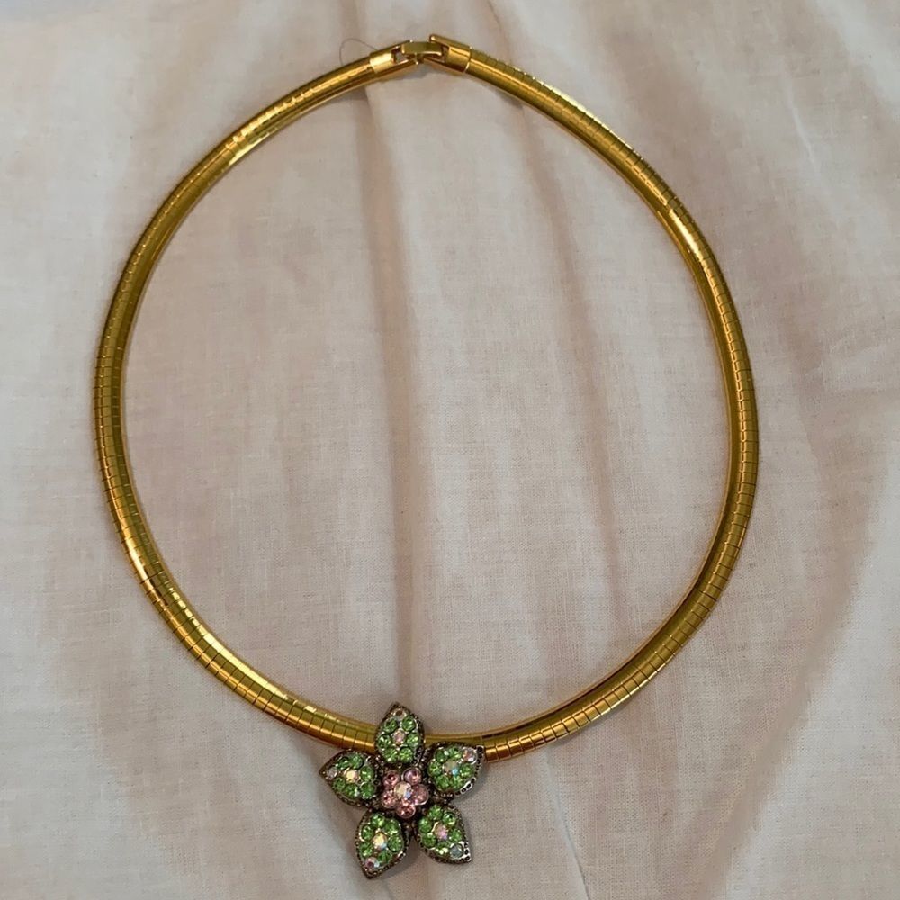 Gold toned choker with sparkly star pendant
